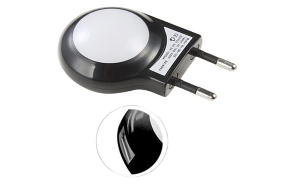 PUNTO LUCE C/INTERR. "Tock" E PRESA CARICABATTERIA USB